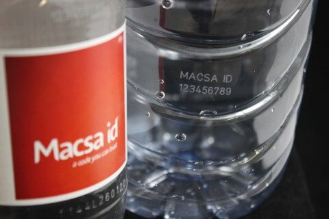 Marcaje láser en PET para botellas de plástico transparente